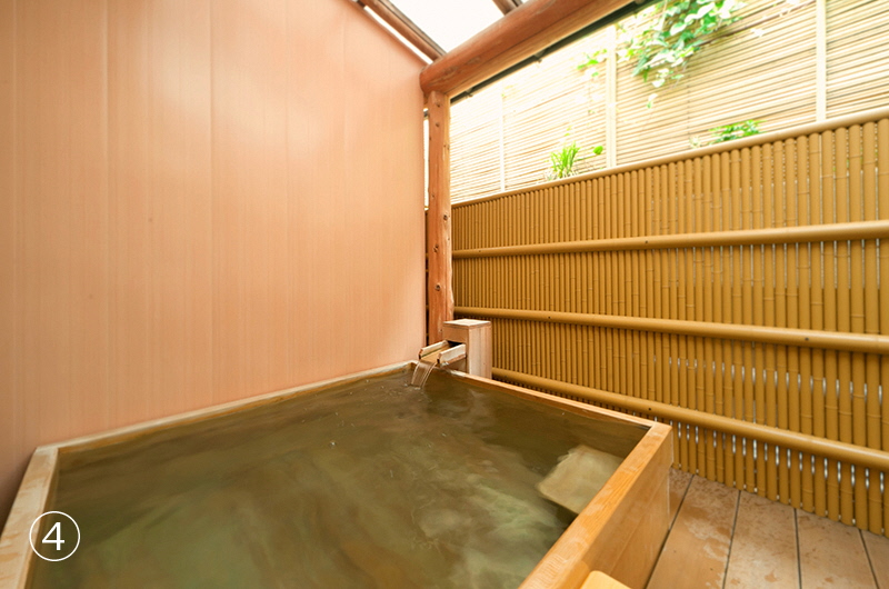 桧木浴槽天然温泉并配备淋浴间