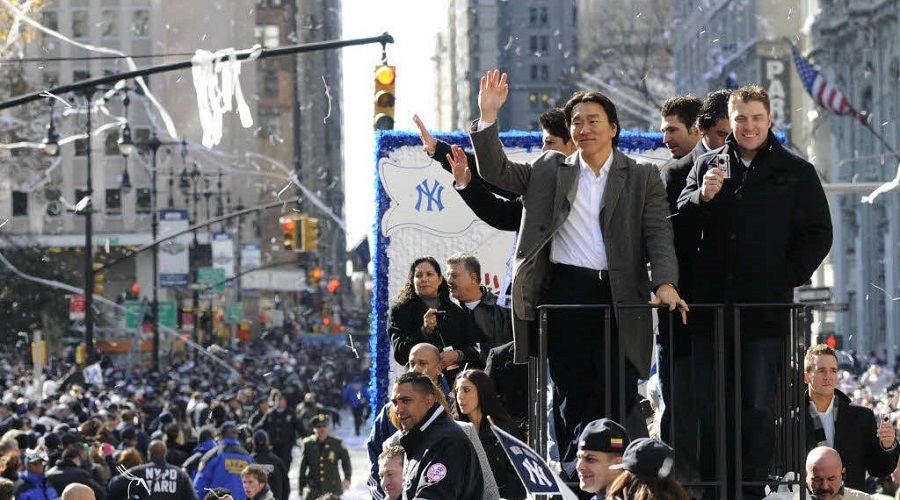 2009年11月6日 27度目のワールドシリーズ優勝を祝うため、金融街のキャニオン・オブ・ヒーローズをパレードするニューヨークヤンキース時代の松井さん