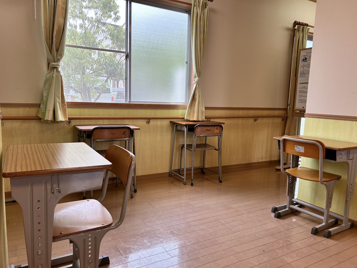 能美市教育センター　活動室の様子　個別の学習スペースがあります。