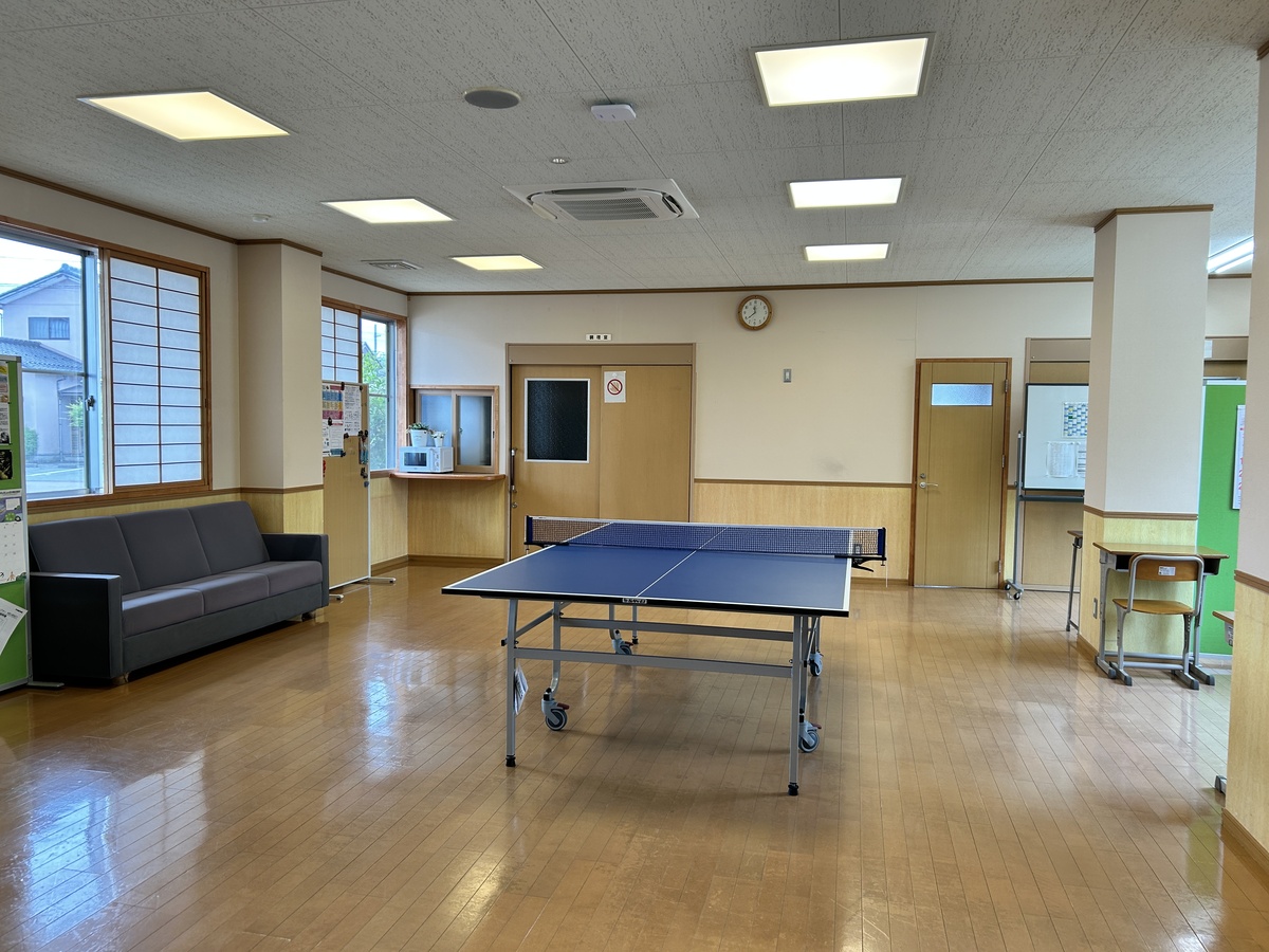 能美市教育センター　活動室の様子　卓球台があります。
