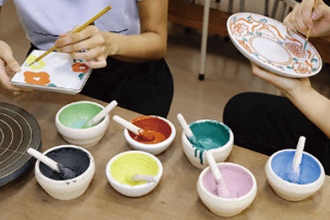 絵付け体験の様子