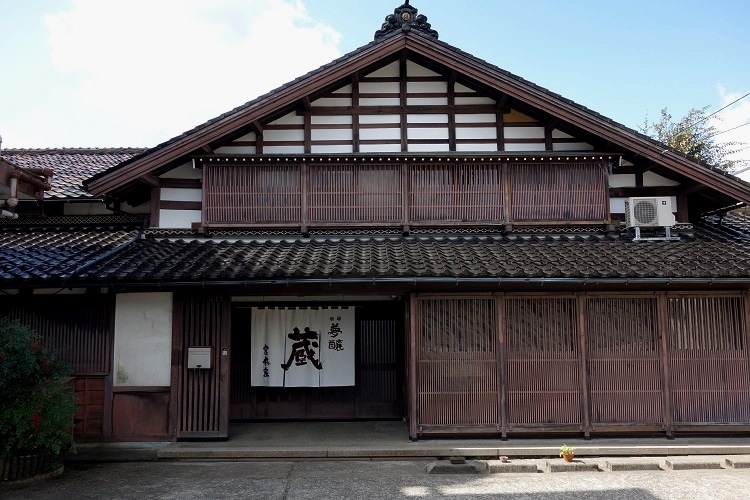 宮本酒造店の外観