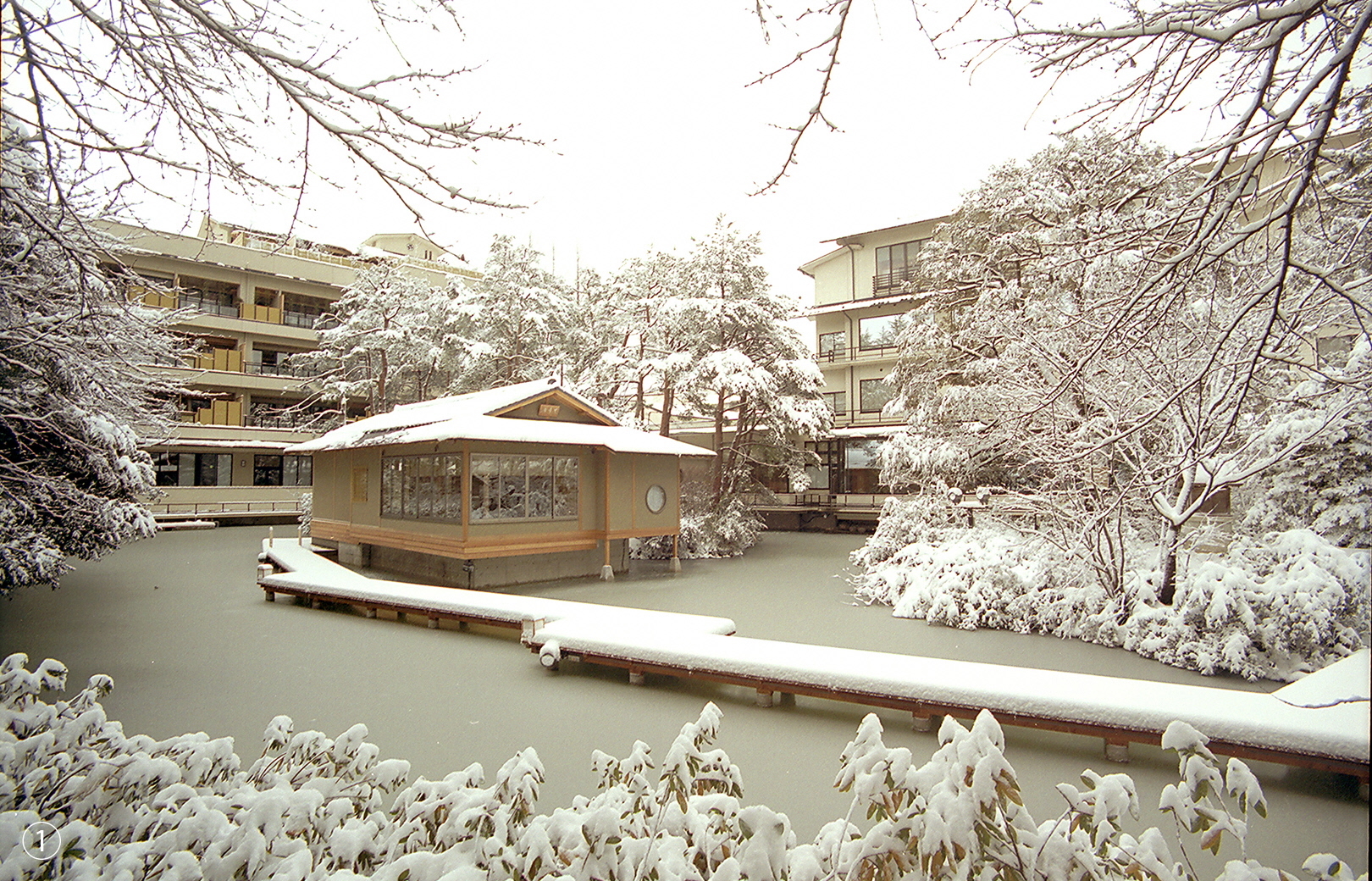 雪化粧した茶室「無量庵」