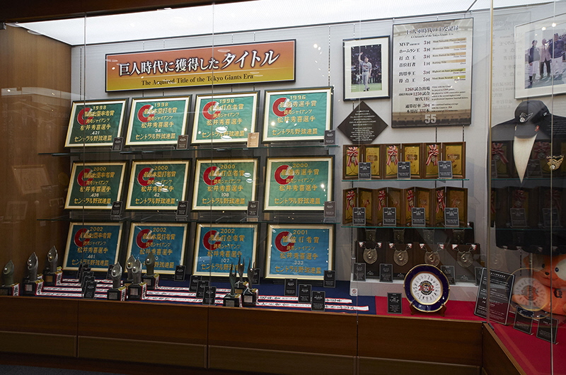 trophies and memorial shields(03)