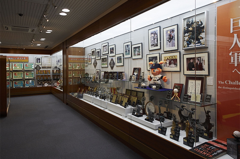 trophies and memorial shields(04)