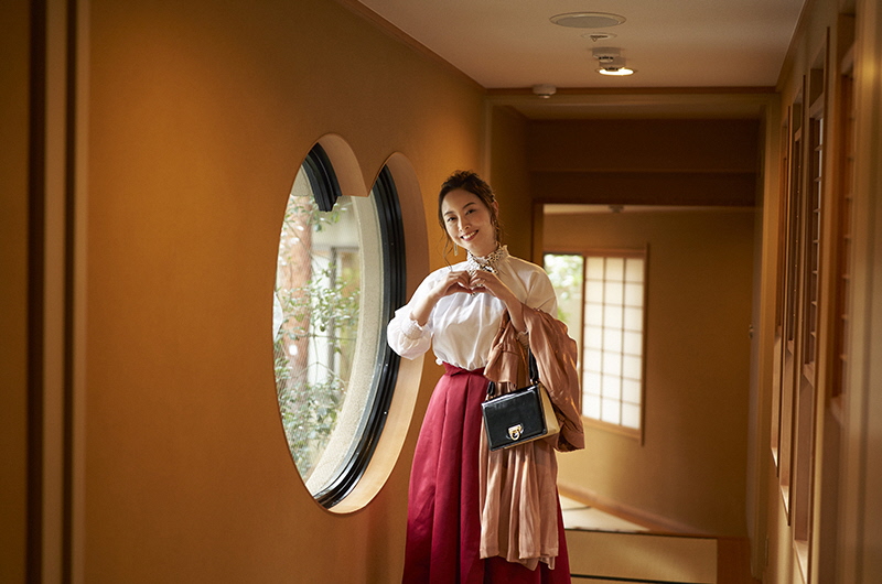 A heart-shaped window in the corridor leading to the tea room(02)