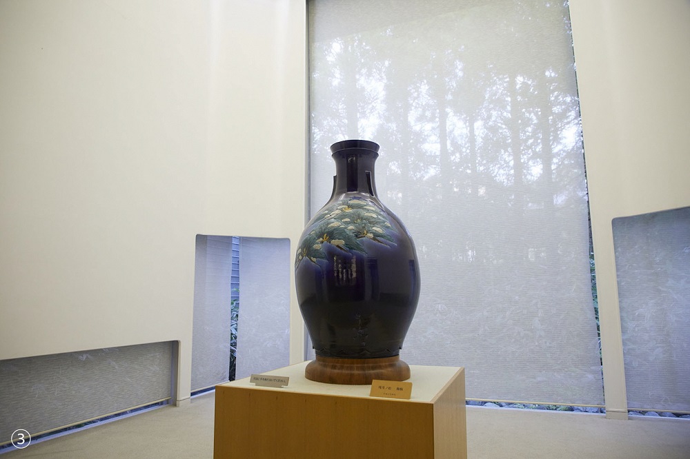 Zansetsunomatsu  decorative bottle (1998)