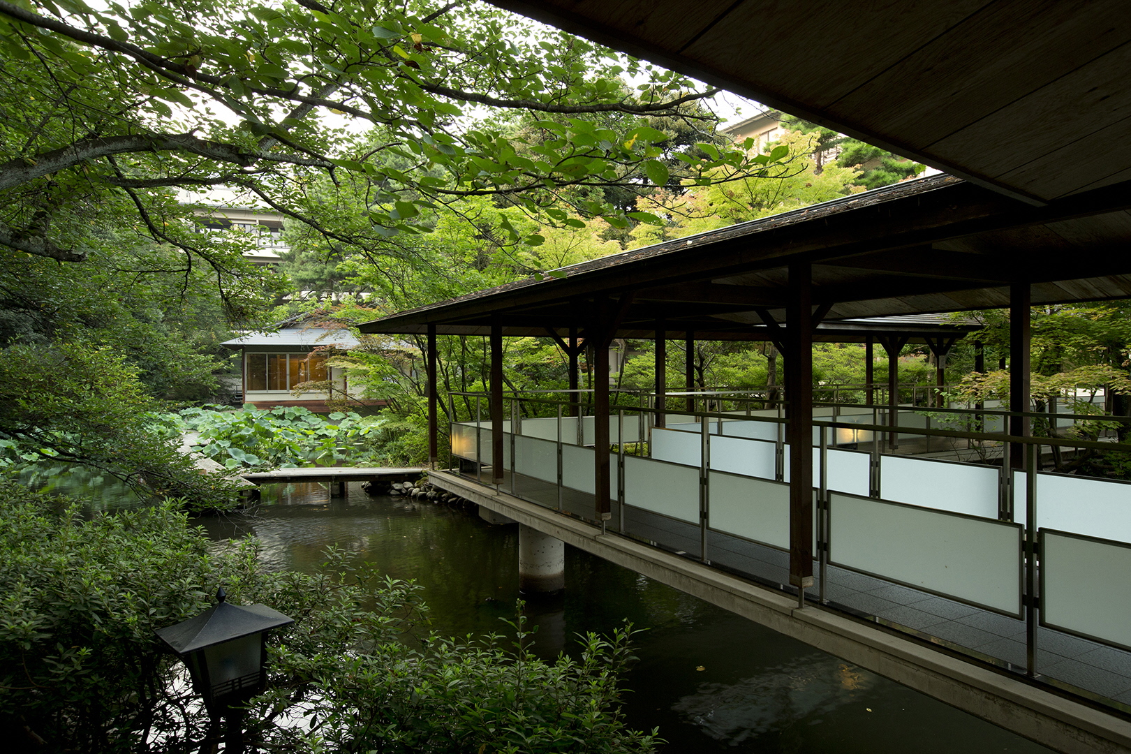 1500坪的松泉湖庭園01