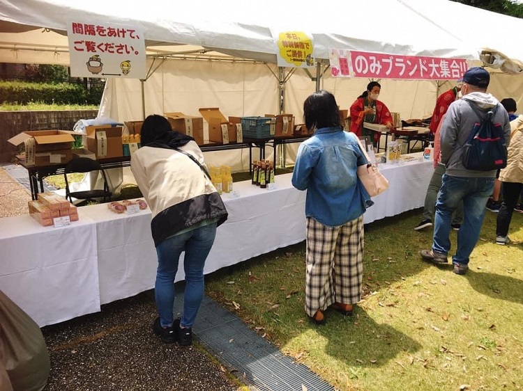 のみブランド販売会inいしかわ動物園の様子2