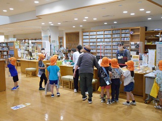 辰口保育園「図書館の日」