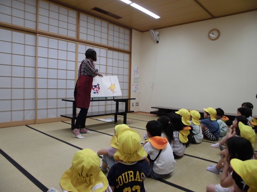読み聞かせの様子