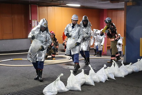 土嚢による危険物の液面拡大防止措置